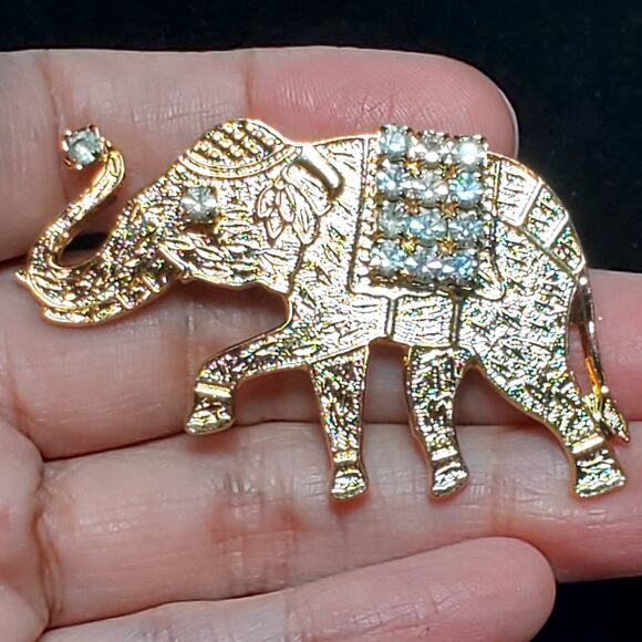 Elephant Trunk Up Clear Rhinestone Gold Tone Brooch Unsigned 1.5" Vtg Animalcore - Picture 1 of 5